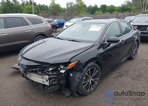 2020 Toyota Camry Le Hybrid z USA, uszkodzony, nr VIN 4T1C31AK8LU529618